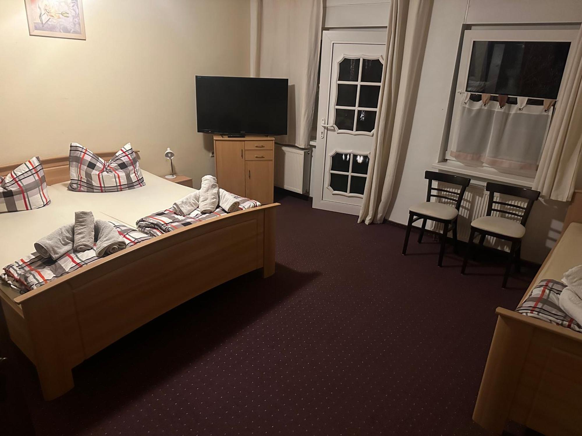 Motel Zur Festwiese Gierstadt Exterior photo
