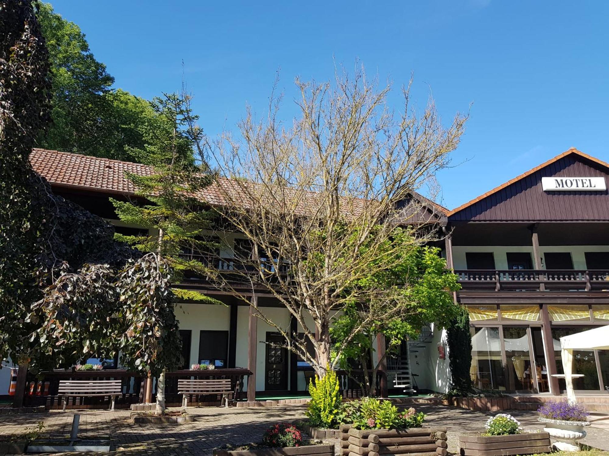 Motel Zur Festwiese Gierstadt Exterior photo