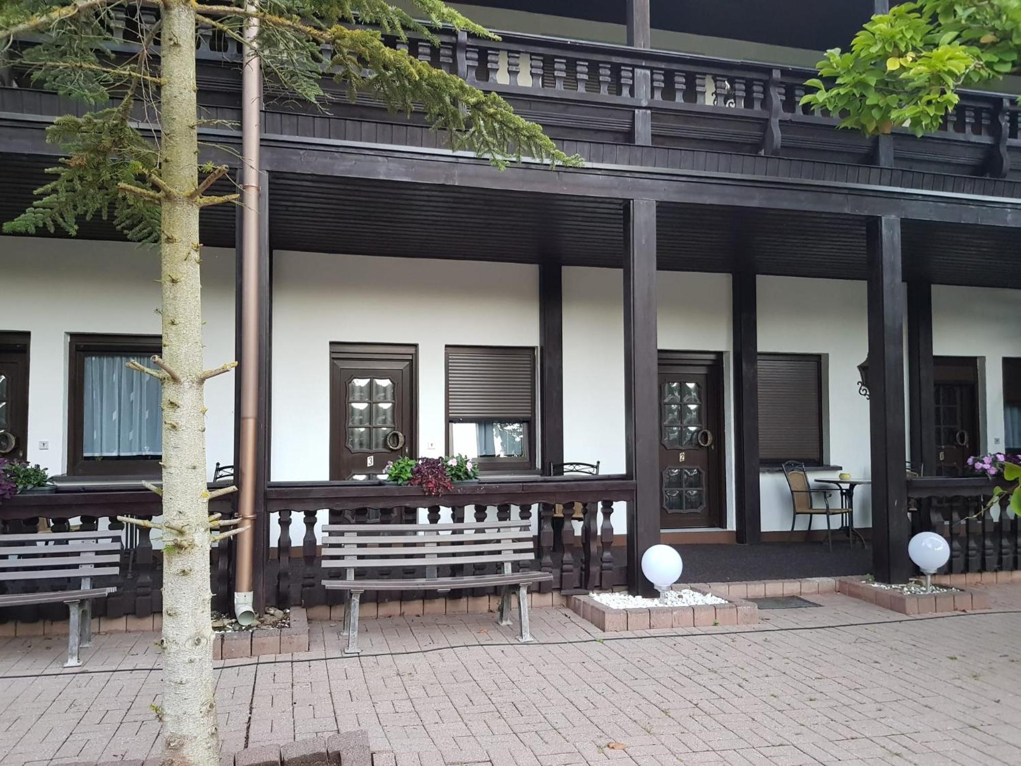 Motel Zur Festwiese Gierstadt Exterior photo