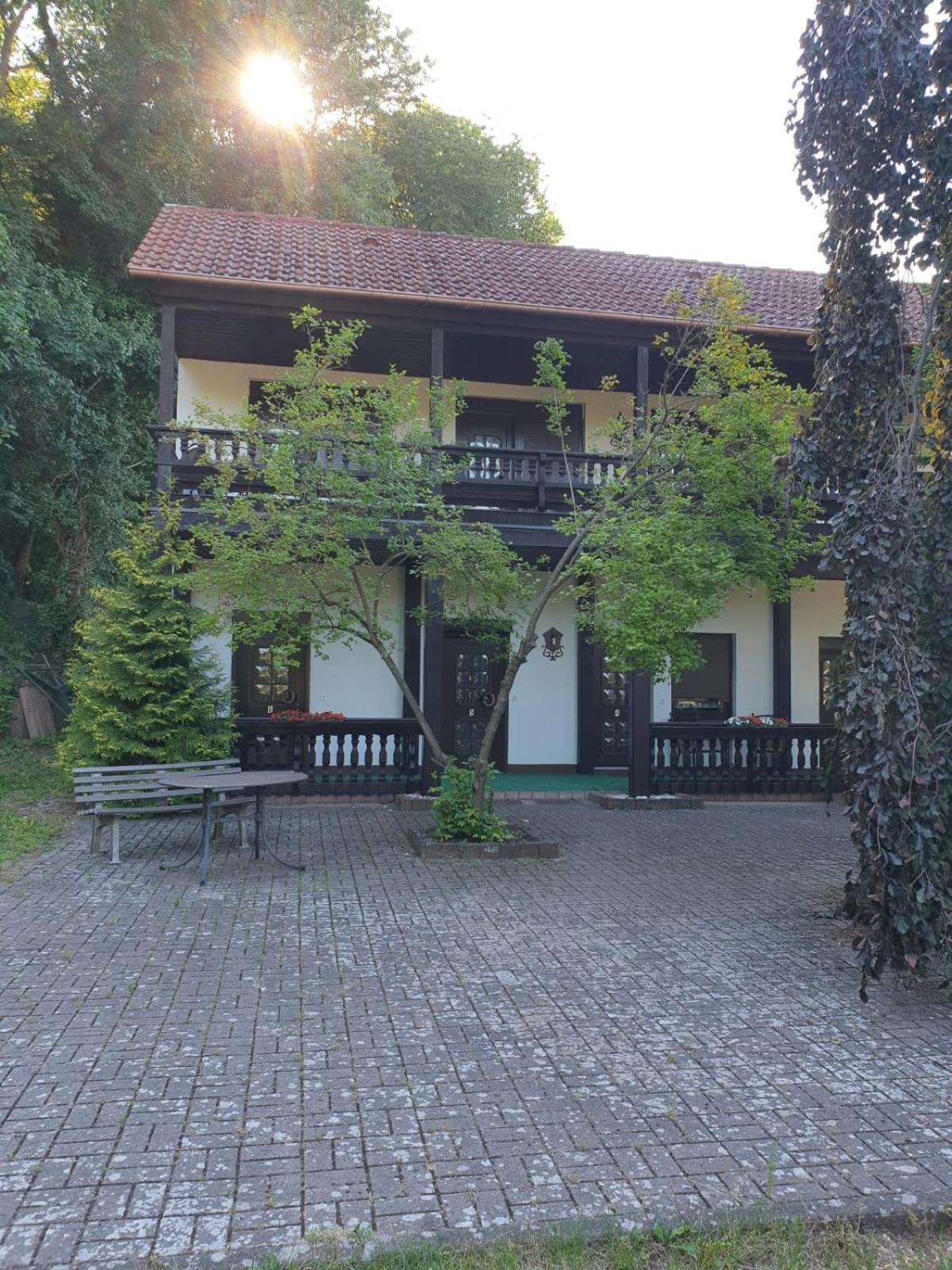 Motel Zur Festwiese Gierstadt Exterior photo