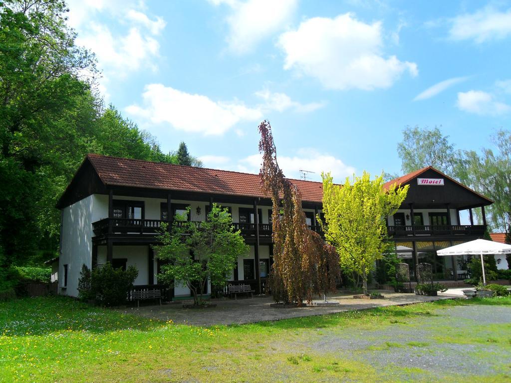 Motel Zur Festwiese Gierstadt Exterior photo
