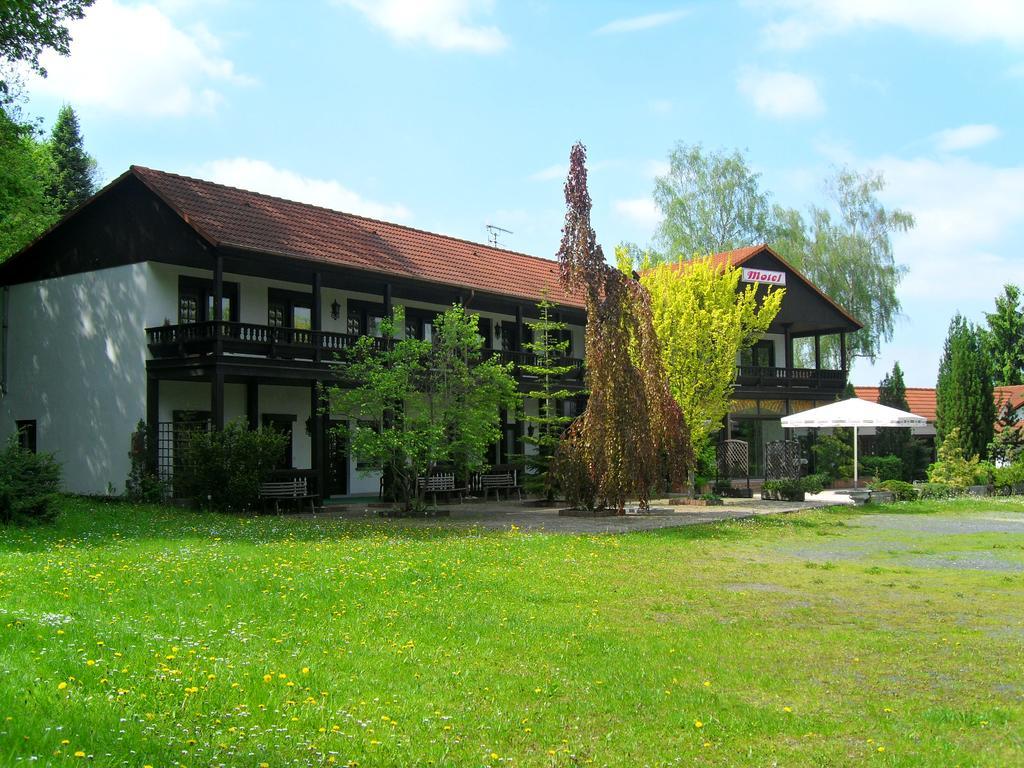 Motel Zur Festwiese Gierstadt Exterior photo
