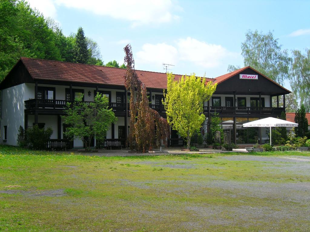 Motel Zur Festwiese Gierstadt Exterior photo