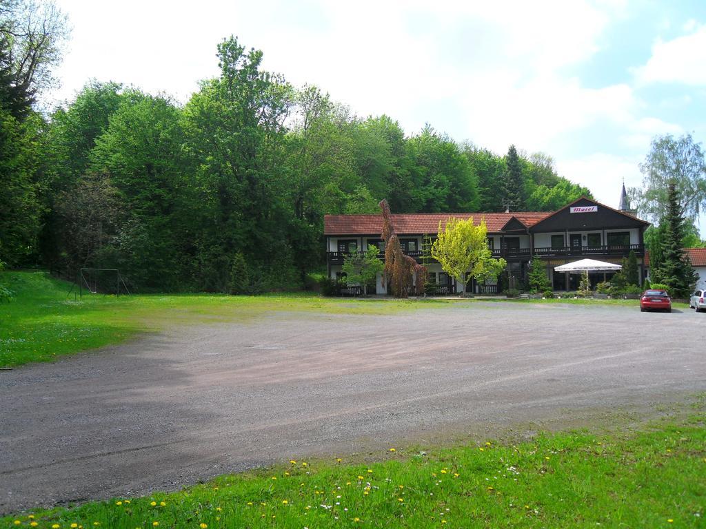 Motel Zur Festwiese Gierstadt Exterior photo